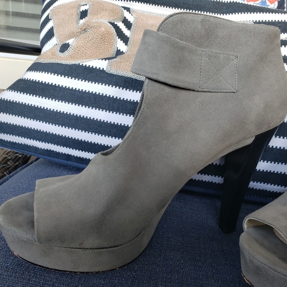 Michael Kors Gray Suede Boots/Booties US size 9M - Picture 7 of 7